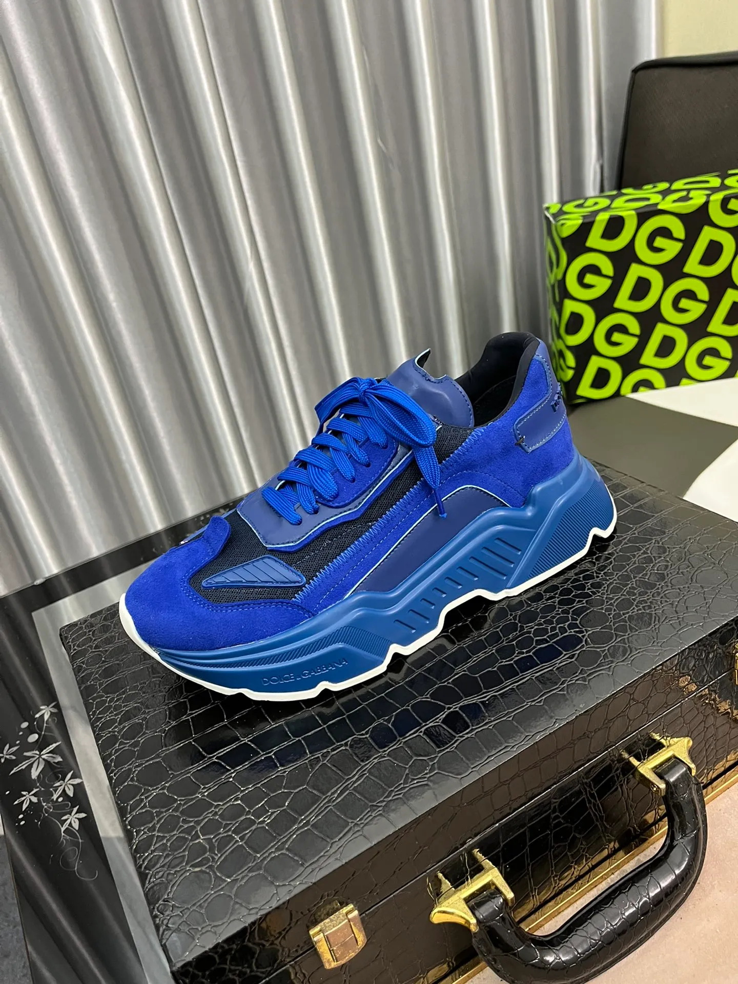 Factory price 480⌚️⌚️DG high-end boutique men's casual sports shoes! Imported original cowhide, shoe body metal loug decoration, imported original hardware, exquisite luxury, super A level! Compared with the genuine product at the counter, the version is no worse at all! Size:38-44